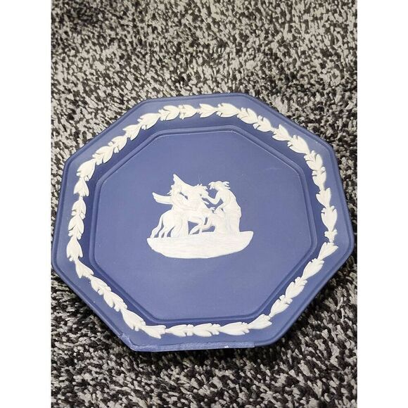 Jasperware by Wedgwood Portland Blue Octagonal Tray Muse Water Pegasus - Picture 8 of 8